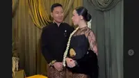 Busana Resepsi DJ Patricia Schuldtz Istri Darma Mangkuluhur, Usung Adat Solo dengan Modifikasi