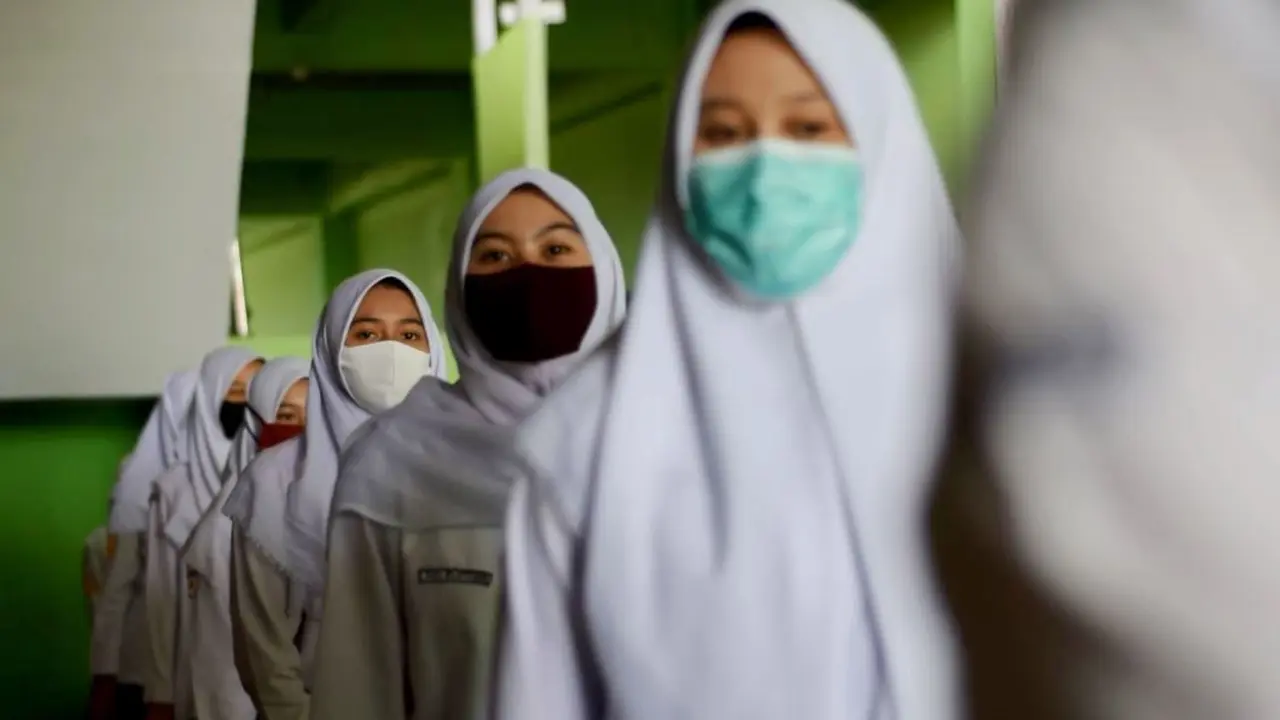 Simulasi belajar di sekolah di SMK Komputama Majenang, pada masa pandemi Covid-19. (Foto: Liputan6.com/Muhamad Ridlo)
