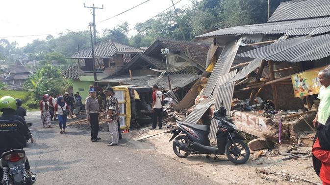 Truk Aspal Seruduk 4 Kendaraan di Bogor, Seorang Pelajar Tewas