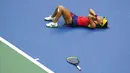 Emma Raducanu harus berjuang di US Open 2021 lewat kualifikasi. Wanita asal Inggris itu menyapu bersih 20 set yang dimainkannya sejak kualifikasi hingga babak utama. (Foto:AP/Frank Franklin II)