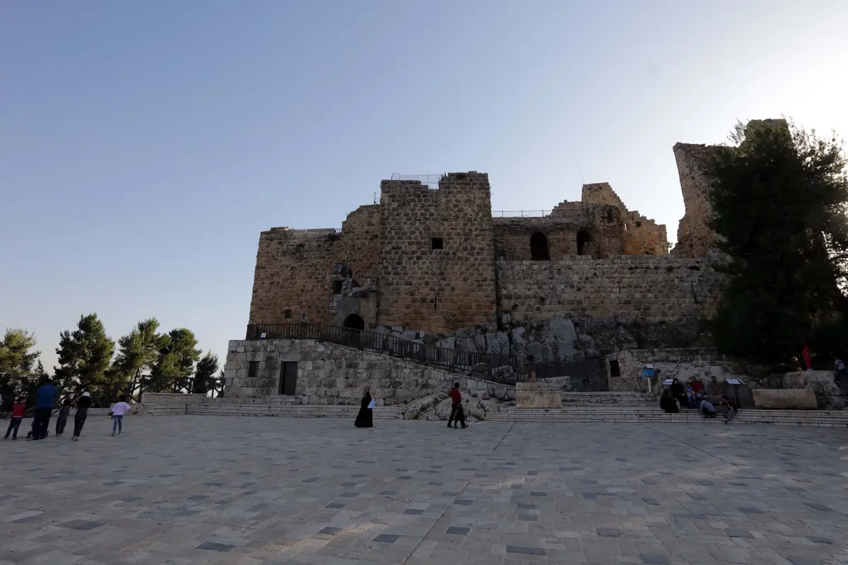 Mengunjungi Kastil Ajloun yang bersejarah di Yordania