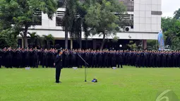 Upacara di kantor Direktorat Jenderal Bea dan Cukai itu diikuti pejabat dan ratusan PNS DJBC, Jakarta, Selasa (9/12/2014). (Liputan6.com/Johan Tallo)