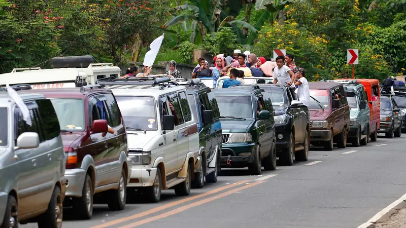 20170529- Selamatkan Diri Warga Marawi Pasang Bendera Putih-AP-0