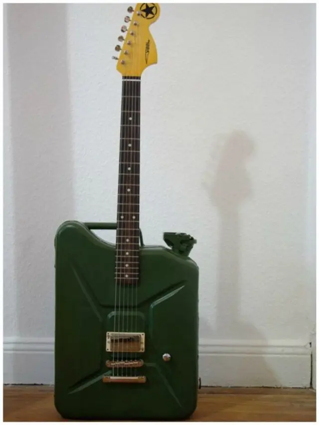 6 Gitar yang Bentuknya Absurd Ini Bikin Musisi Geleng Kepala