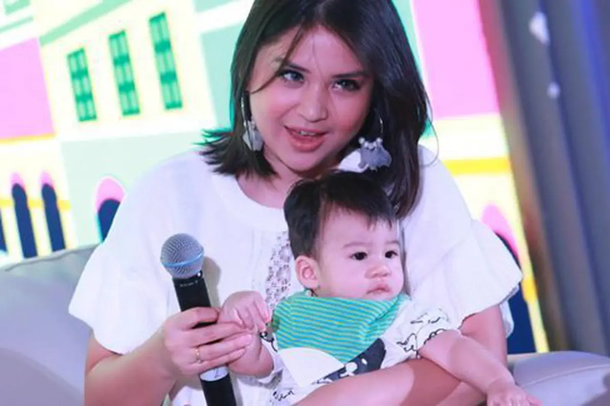 Putri Titian jadi ibu di usia muda/copyright: KapanLagi.com