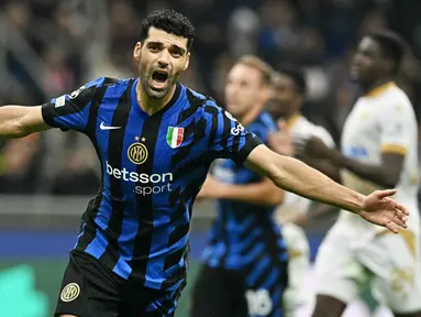 Mehdi Taremi terpilih menjadi pemain terbaik dari kemenangan 4-0 Inter Milan atas Red Star Belgrade dalam laga matchday 2 League Phase Liga Champions 2024/2025 yang digelar di Giuseppe Meazza, Rabu (2/10/2024) dini hari WIB. (AFP/Gabriel Bouys)