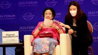 Presiden Kelima Indonesia, Megawati Soekarnoputri saat menghadiri Jeju Peace Forum 2022. (Dok. Tim Media PDI Perjuangan)