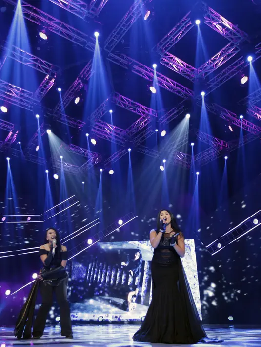 Tantri dan Anggun berkolaborasi dengan membawakan lagu Teka Teki. Bahkan, ini menjadi penampilan perdananya setelah merilis single beberapa waktu lalu. (Bambang E. Ros/Bintang.com)