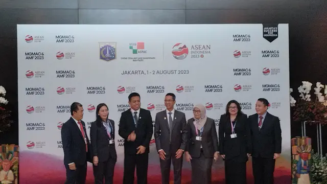 Penjabat (Pj) Gubernur DKI Jakarta Heru Budi Hartono bersama jajaran dalam Meeting of Governors and Mayors of ASEAN Capitals (MGMAC) dan ASEAN Mayors Forum (AMF) 2023.