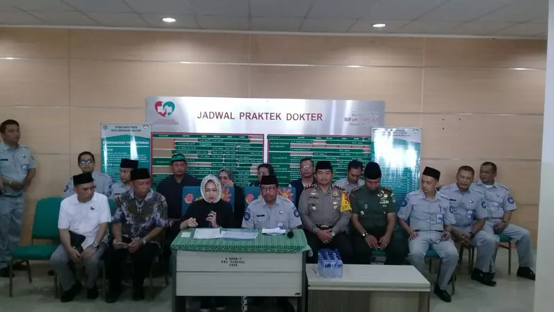 PT Jasa Raharja langsung memberikan santunan kepada korban kecelakaan, baik luka-luka maupun meninggal Kecelakaan lalu lintas bus pariwisata di Tanjakan Emen, Subang, Jawa Barat. (Liputan6.com/Pramita)