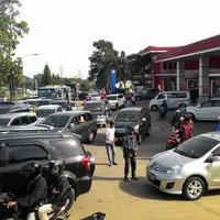 Libur panjang kali ini membuat kawasan Puncak, Jawa Barat macet. (Bima Firmansyah/Liputan6.com)