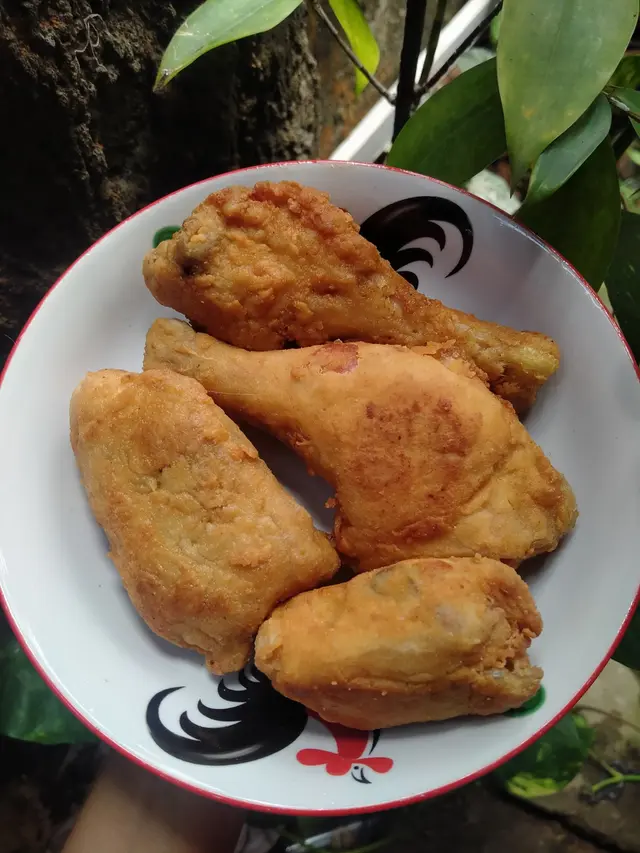 6 Potret Ayam Krispi Seperti Pisang Goreng Ini Kocak, Kulitnya Gagal Keriting