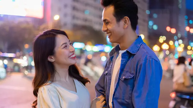 perempuan dan pasangan outdoor