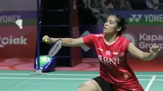Sektor tunggal putri yang hanya menurunkan dua pebulu tangkis di ajang Daihatsu Indonesia Masters 2022 akhirnya hanya menyisakan satu wakilnya di babak 16 besar. Hal ini terjadi usai kekalahan Putri Kusuma Wardani dari tunggal putri Cina He Bing Jiao dalam babak 32 besar di Istora senayan, Jakarta, Rabu (8/6/2022). (Bola.com/Ikhwan Yanuar)