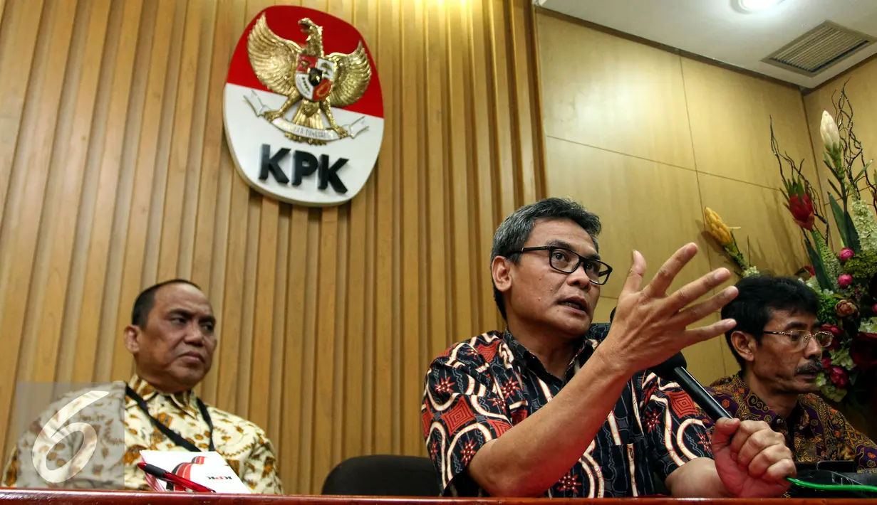Ketua Plt Pimpinan KPK, Johan Budi saat konfrensi pers di Gedung KPK, Jakarta, Jumat (21/8/2015). KPK menetapkann ketua dan tiga wakil ketua DPRD Kabupaten Musi Banyuasin sebagai tersangka kasus suap pembahasan Rancangan APBD. (Liputan6.com/Yoppy Renato)