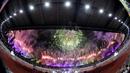 Pesta kembang api mewarnai upacara penutupan SEA Games 2019 di Stadion New Clark City, Filipina, Rabu (11/12). Filipina menjadi juara umum pada gelaran kali ini. (Bola.com/M Iqbal Ichsan)