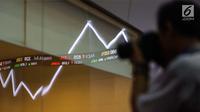 Layar indeks harga saham gabungan menunjukkan data di Bursa Efek Indonesia, Jakarta, Selasa (2/1). Angka tersebut naik signifikan dibandingkan tahun 2016 yang hanya mencatat penutupan perdagangan pada level 5.296,711 poin. (Liputan6.com/Faizal Fanani)