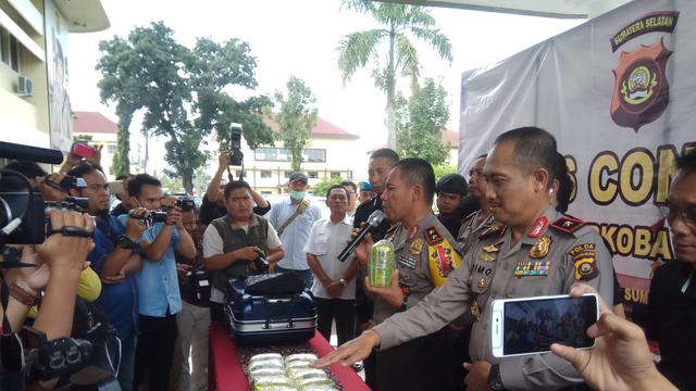 Pengedar Narkoba Bungkus Teh Tiongkok Tergiur Upah Ratusan Juta