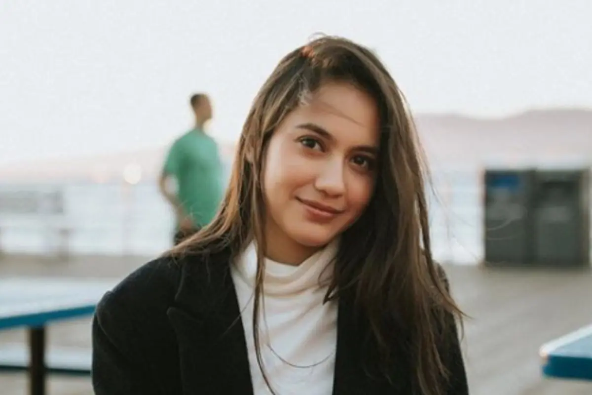 Pesona Pevita Pearce Tanpa Makeup, Cantiknya Alami
