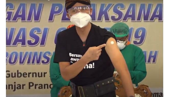 6 Potret Ganjar Pranowo Disuntik Vaksin COVID-19, Pertama di Jawa Tengah (sumber: YouTube Pemerintah Provinsi Jawa Tengah/Ganjar Pranowo)