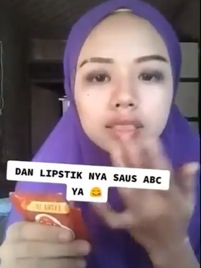 6 Aksi Nyeleneh Pakai Makeup dengan Bumbu Dapur Ini Hasilnya Kocak