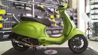 Vespa menggunakan knalpot SC Project. (Otosia.com)