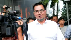 Bupati Empat Lawang Budi Antoni Aljufri mendatangi kantor KPK, Senin (1/9/2014) (Liputan6.com/Faisal R Syam)