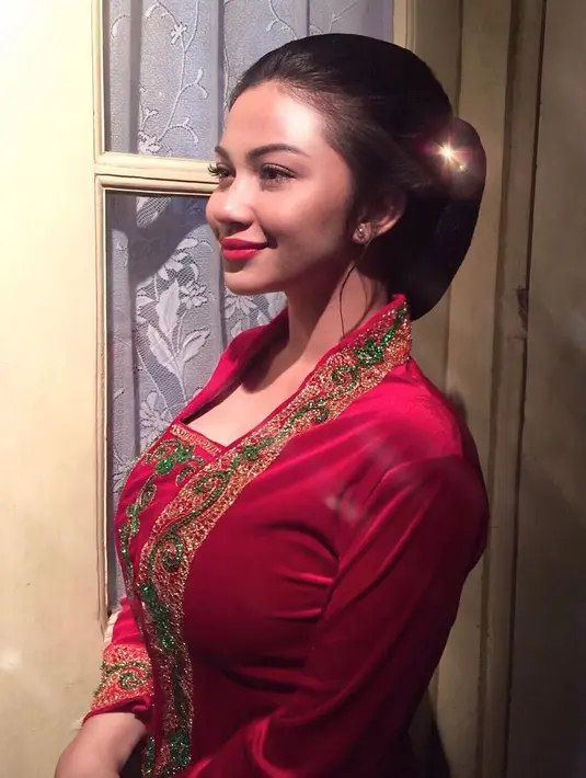 "Begitu dikabari oleh mas Harry sendiri yang pengen aku gabung di Langit 7 Bidari ini, rasanya campur aduk,” tambahnya. (Instagram/arieltatum)