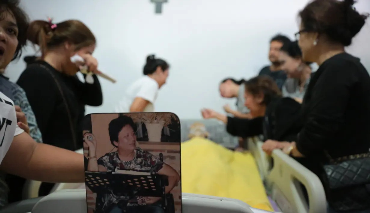 Menurut Dino, anak Benny, kondisi kesehatan ayahnya memang naik turun selama 7 tahun. Namun penyanyi legendaris ini sama sekali tidak ingin membuat keluarganya khawatir. (Adrian Putra/Bintang.com)