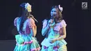 Penampilan member JKT 48 saat menghibur penonton dalam acara 'JKT48 Request Hour Setlist Best 30 2017' di Balai Sarbini, Jakarta, Sabtu (4/11). Para fans memilih 30 lagu dari antara seluruh lagu yang ada dengan cara voting. (Liputan6.com/Herman Zakharia)