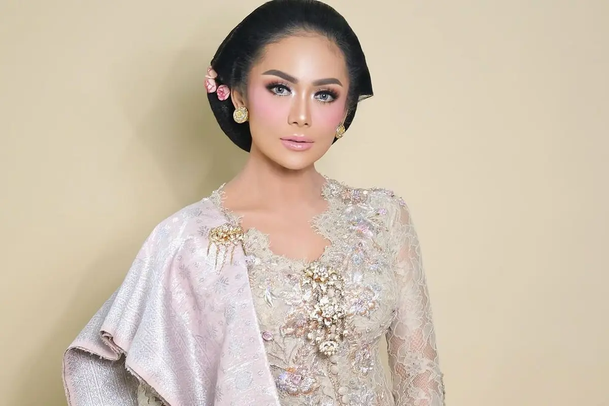 10 Inspirasi Kebaya Krisdayanti yang Bikin Tampil Anggun Bak Ningrat, Mana yang Jadi Favoritmu?