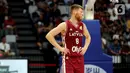 Pemain timnas basket Latvia, Davis Bertans usai saat berhadapan dengan pebasket Kanada pada laga terakhir penyisihan Grup H FIBA World Cup 2023 di Indonesia Arena, Gelora Bung Karno, Jakarta, Selasa (29/8/2023). (Liputan6.com/Helmi Fithriansyah)
