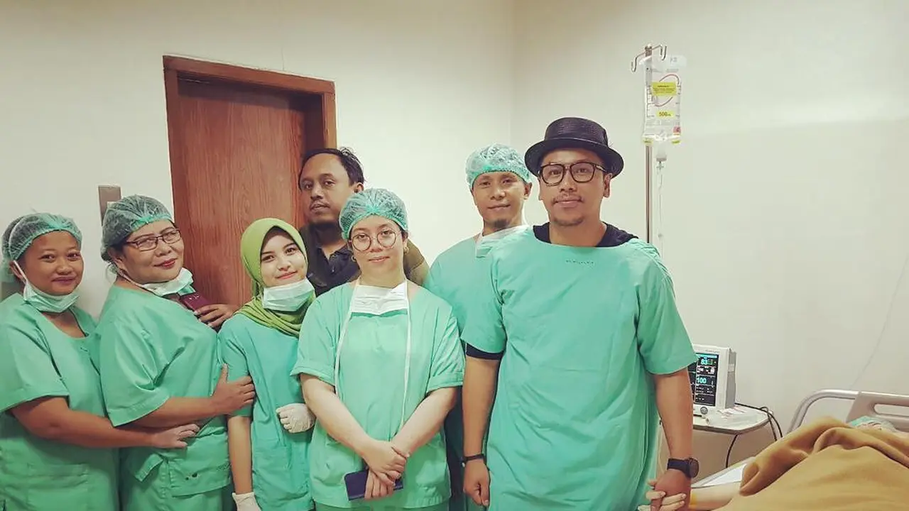 [Bintang] Sammy Simorangkir dampingi Viviane jalani operasi