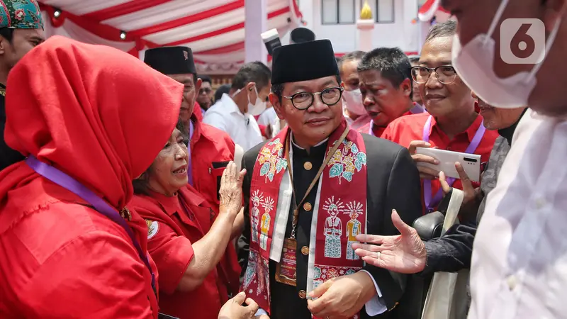 Kenakan Pakaian Khas Betawi, Pramono Anung dan Rano Karno Daftar Pilgub Jakarta