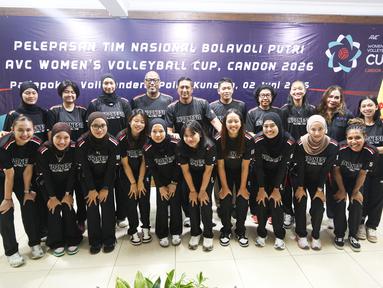 Para pemain Timnas Voli Indonesia pada upacara pelepasan untuk kejuaraan AVC Women's Volleyball Cup yang dilakukan di Padepokan Voli Jenderal Polisi Kunarto, Sentul, Selasa (2/6/2026).