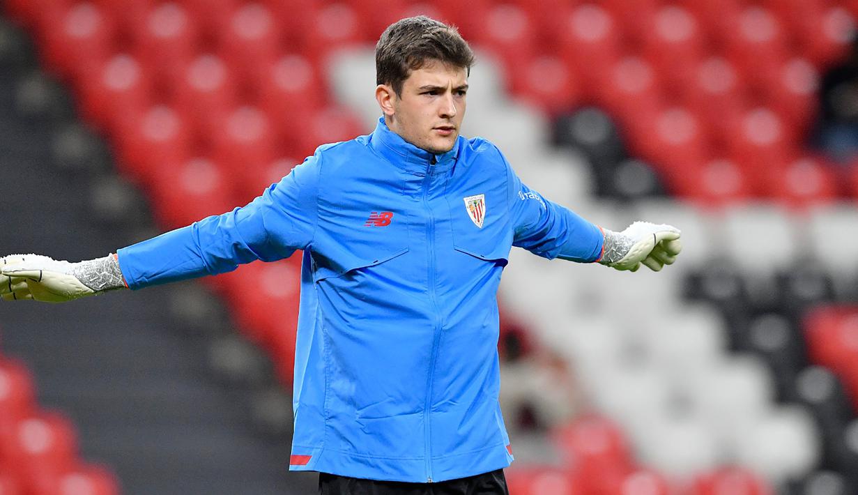 Julen Agirrezabala. Kiper kelahiran Donostia-San Sebastian berusia 21 tahun yang baru saja dipromosikan ke tim senior Athletic Bilbao pada awal musim 2022/2023 setelah sebelumnya bermain bersama tim Athletic Bilbao B ini belum sekalipun membela Timnas senior Spanyol. Saat ini ia dipercaya sebagai bagian skuat Timnas Spanyol U-21 dan telah mengoleksi 5 caps. Meski baru dipromosikan ke tim senior musim ini, ia telah bermain 9 kali bersama tim senior Bilbao pada musim lalu. (twitter/athletic_en)
