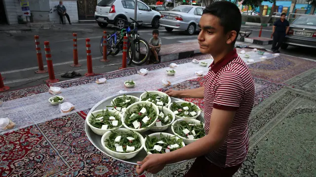 Buka Puasa Bersama di Iran
