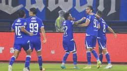 Andrew Jung menjadi pembeda laga kali ini. Penyerang asal Prancis itu mencetak gol kemenangan Persib Bandung di menit ke-50 setelah menerima assist dari Luciano Guaycochea. (Bola.com/Erwin Snaz)