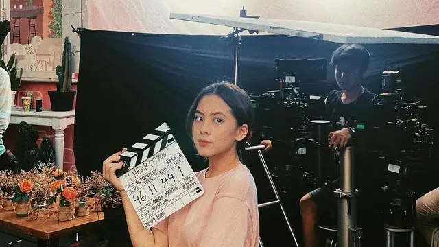 7 Potret Adhisty Zara dengan Junior Roberts yang Main Miniserie I Hear(t) You