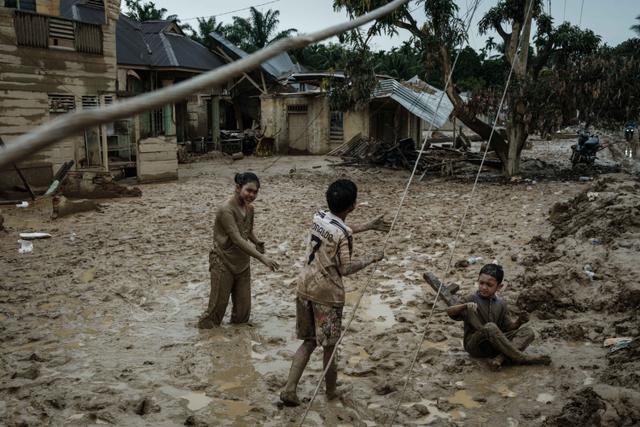 Gangguan Kesehatan Hantui Anak-anak Korban Bencana Banjir Bandang Sumatera