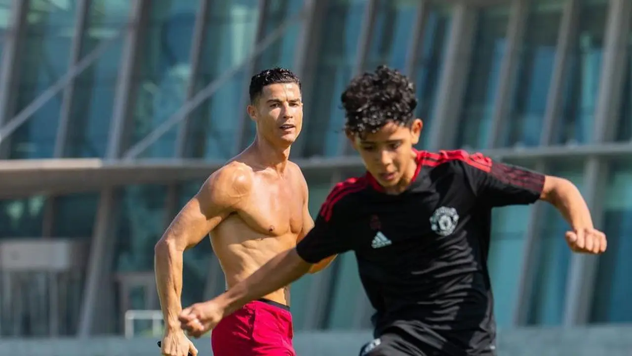 Cristiano Ronaldo dan Cristiano Jr. (Instagram/ cristiano)