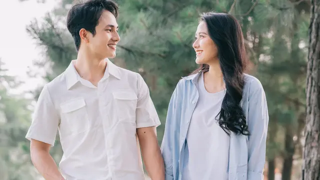 perempuan dan pasangan pinus 2