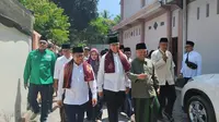 Anies Baswedan dan Cak Imin saat kunjungan di Pondok Pesantren Darussalam Blokagung, Banyuwangi, Jawa Timur, Kamis (28/9/2023). (Liputan6.com/Winda Nelfira)