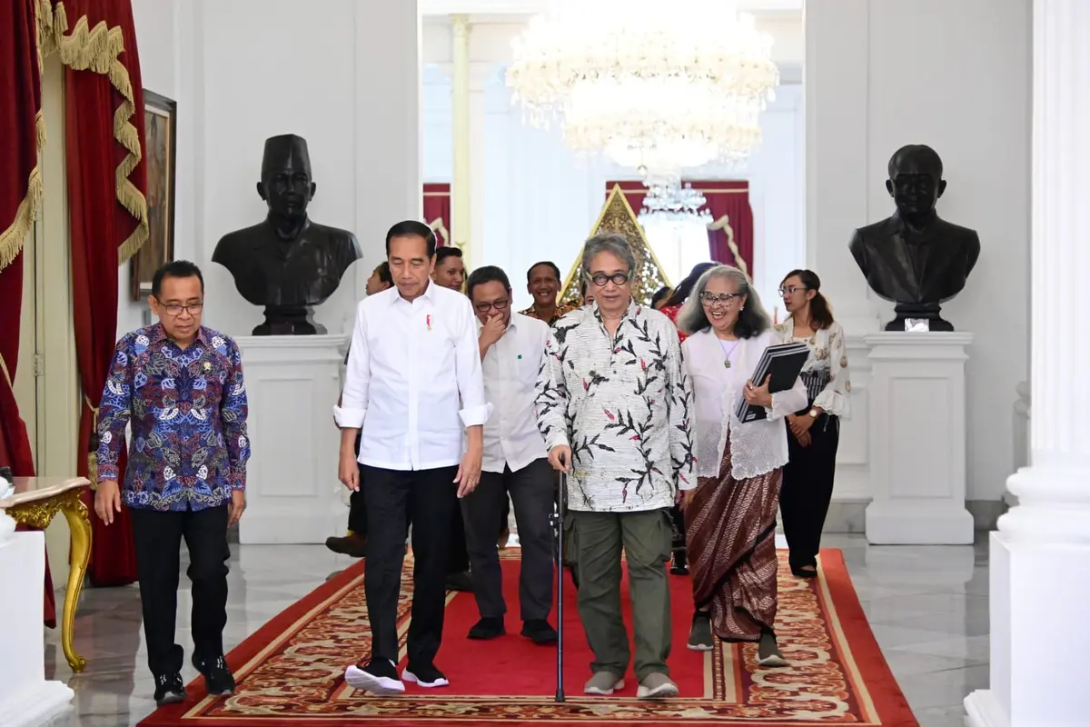 Presiden Joko Widodo atau Jokowi menerima seniman Butet Kartaredjasa di Istana Merdeka, Jakarta pada, Kamis (3/8/2023).