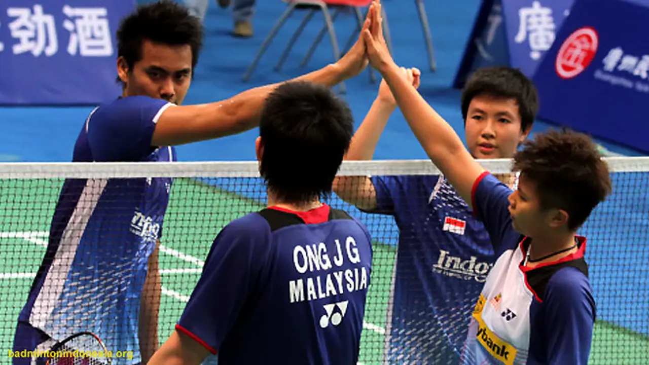 tontowi-ahmad-liliyana-natsir2-130806c.j