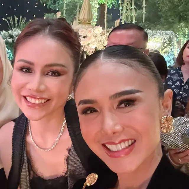 Potret Momo Geisha di Ngunduh Mantu Al Ghazali/Instagram @therealmomogeisha