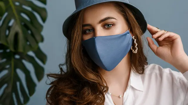 Tips Makeup Anti Luntur Saat Pakai Masker, Cantik Seharian Itu Nggak Susah Kok!