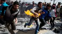 Seorang imigran nekat membakar diri sebagai bentuk protes penutupan perbatasan di Eropa