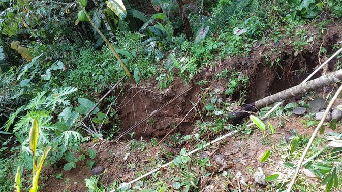 Bencana tanah bergerak di Dusun Pagersari, Desa Tumanggal, Purbalingga merusak puluhan rumah dan paksa warga mengungsi. (Foto: Liputan6.com/Dok. BPBD Purbalingga)