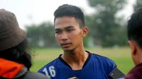 Bek tengah Arema FC, Bagas Adi Nugroho tampil cukup baik dalam mengawal jantung pertahanan tim bersama Arthur Cunha. (Bola.com/Iwan Setiawan)